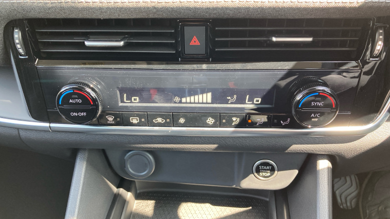 Nissan Qashqai 1.3 DiG-T MH Acenta Premium 5dr Petrol Hatchback